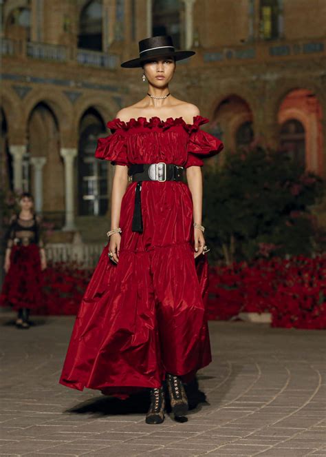 sfilata dior siviglia 2022|Sfilata Dior Cruise 2023 a Siviglia: abiti, look, accessori .